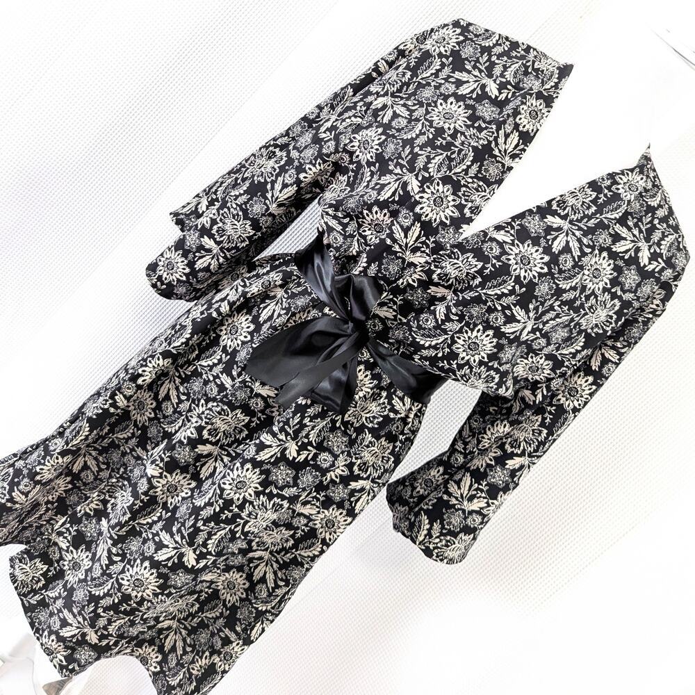 NWT! AGNES & DORA! BLACK & CREAM BOTANICAL/FLORAL KIMONO STYLE ROBE! SZ XSS